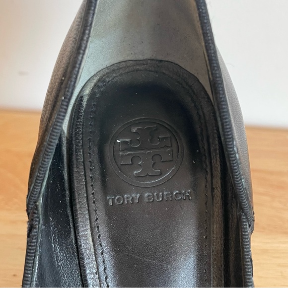 Tory Burch Black Heels With Gold Emblem Logo on Heel W/ Protective Soles - Picture 5 of 5